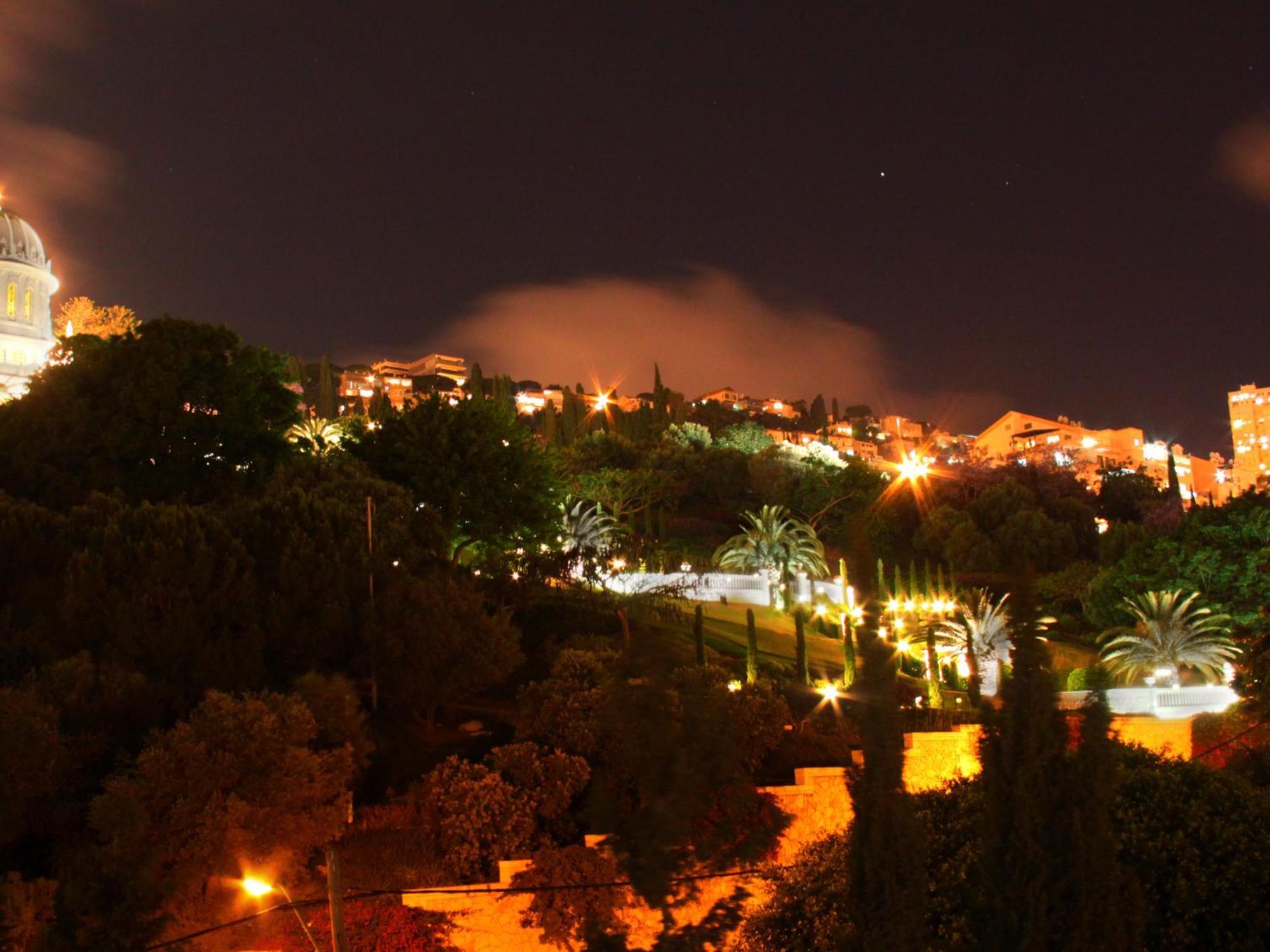 Dan Panorama Haifa Hotel Eksteriør bilde Night view of the city